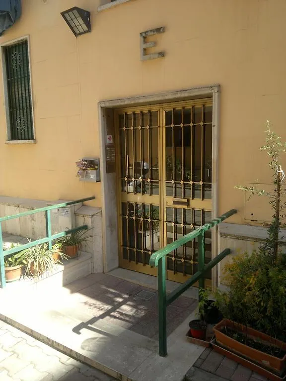 B&B J&B Roma 0*,